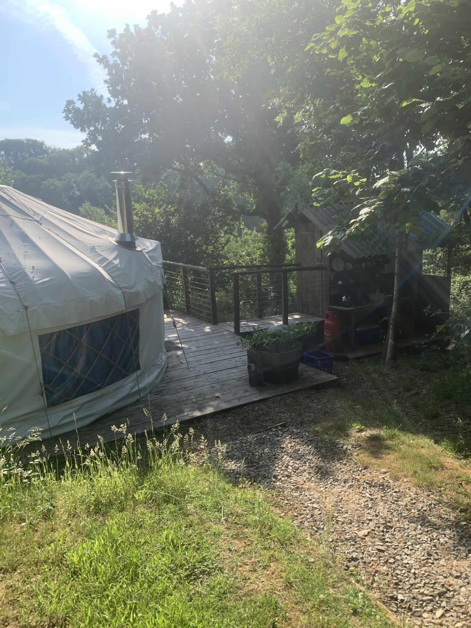 Ceridwen Glamping, Double Decker Bus And Yurts Hotel Llandysul Екстериор снимка