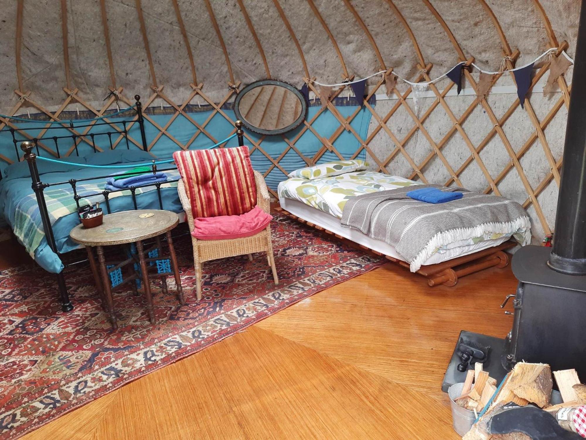 Ceridwen Glamping, Double Decker Bus And Yurts Hotel Llandysul Екстериор снимка