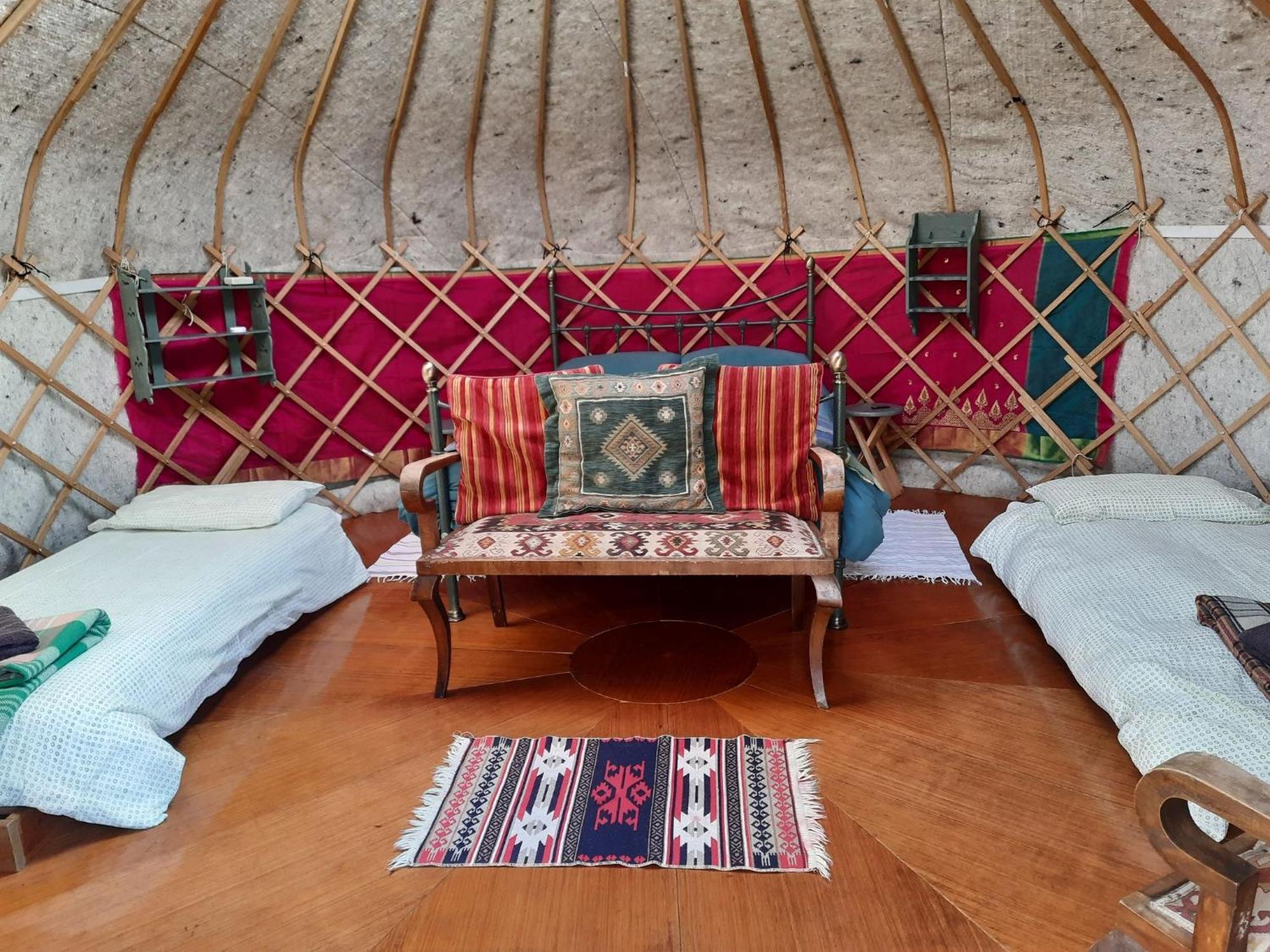 Ceridwen Glamping, Double Decker Bus And Yurts Hotel Llandysul Екстериор снимка