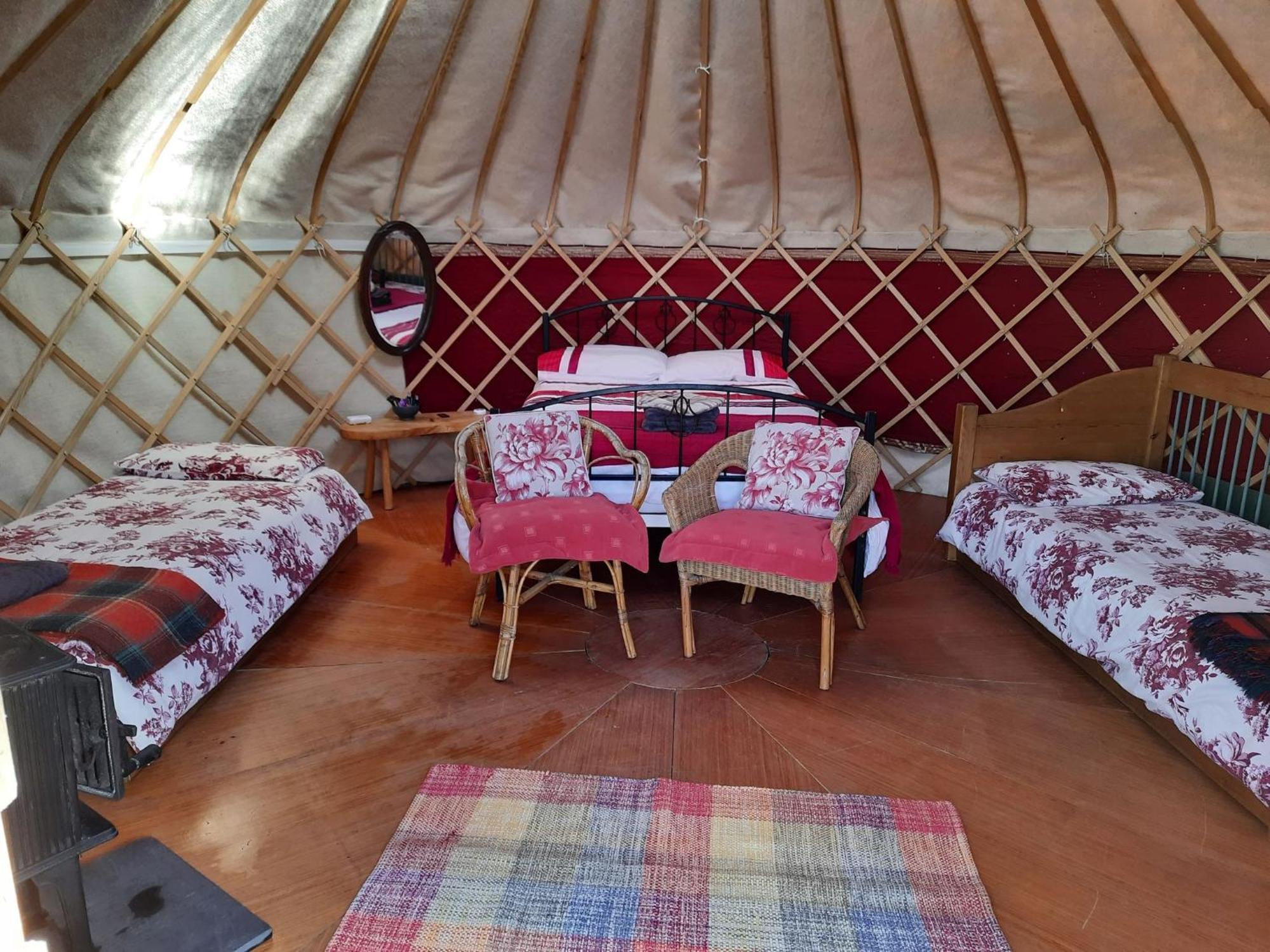 Ceridwen Glamping, Double Decker Bus And Yurts Hotel Llandysul Екстериор снимка