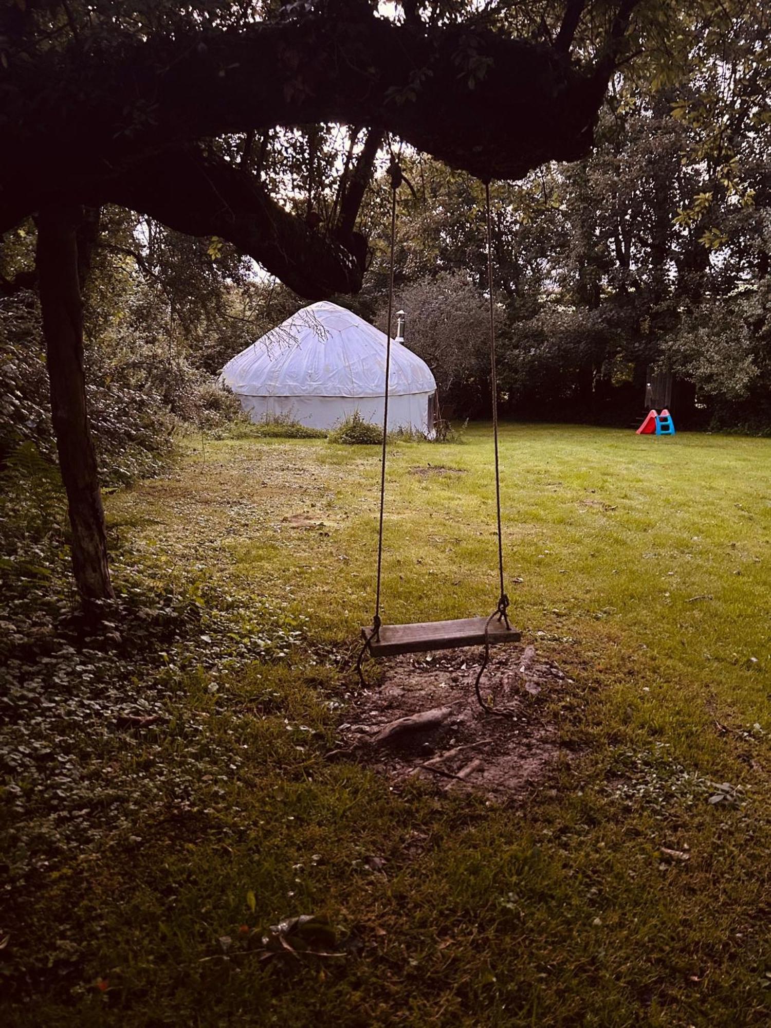 Ceridwen Glamping, Double Decker Bus And Yurts Hotel Llandysul Екстериор снимка