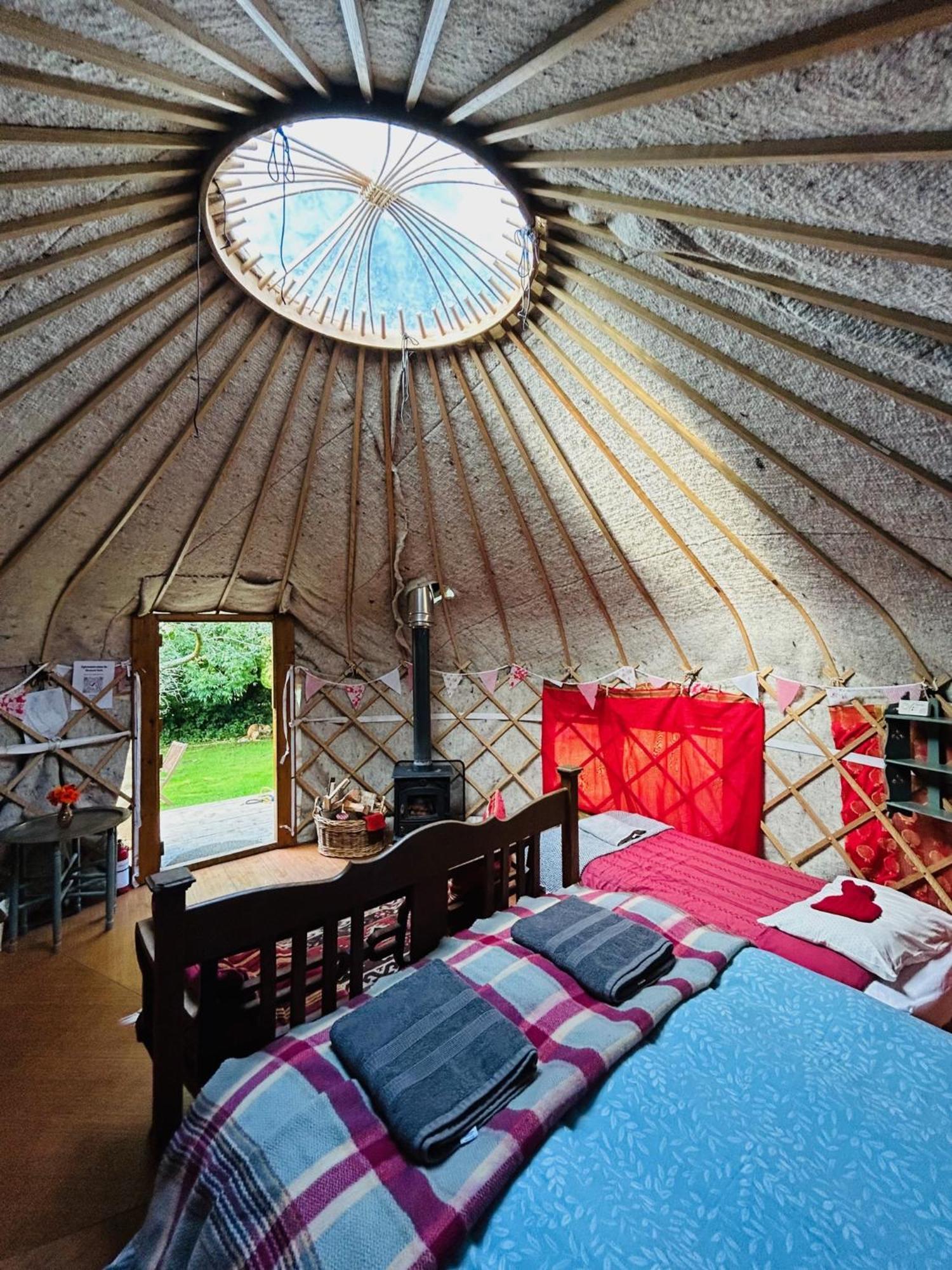 Ceridwen Glamping, Double Decker Bus And Yurts Hotel Llandysul Екстериор снимка