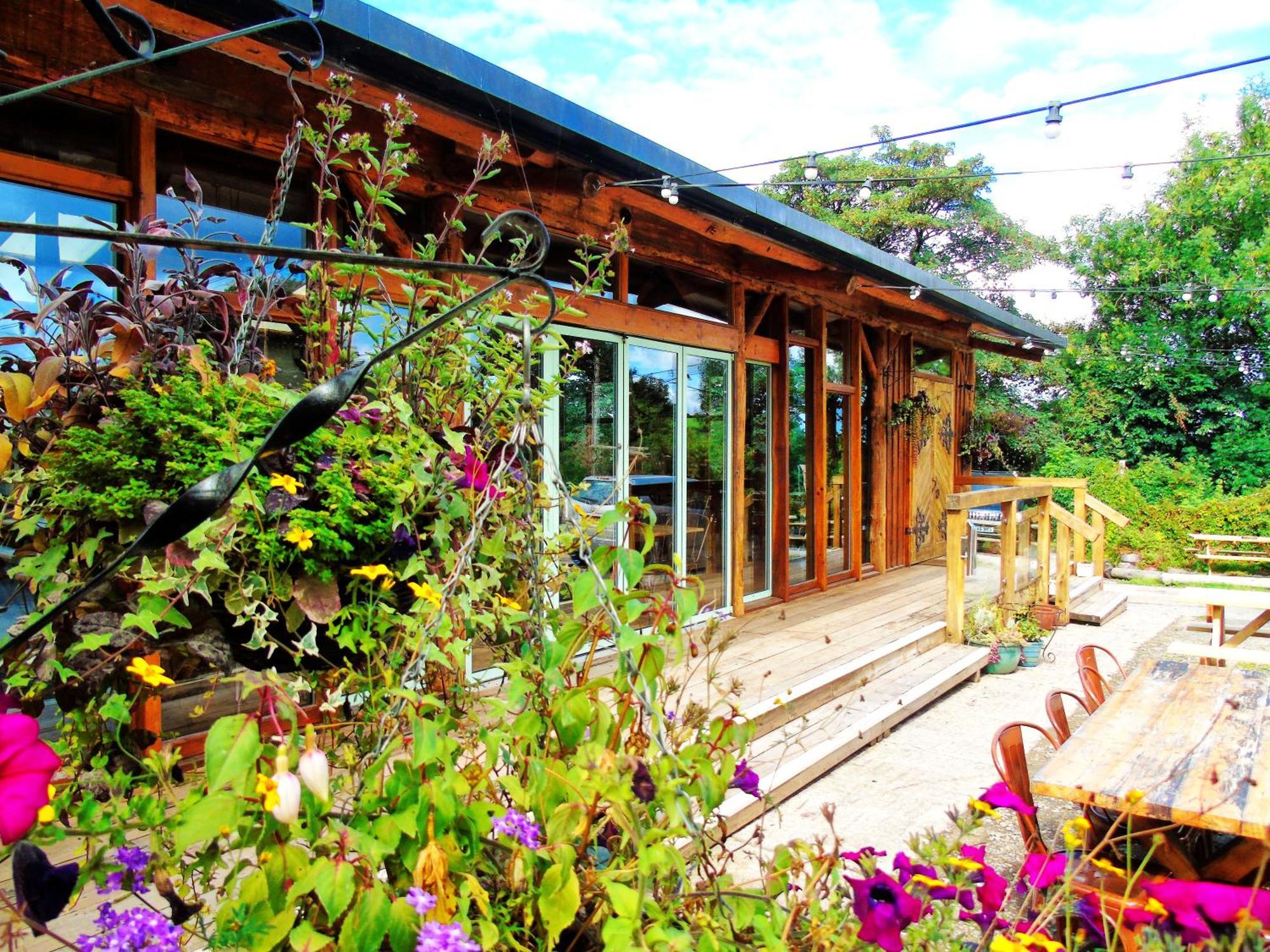 Ceridwen Glamping, Double Decker Bus And Yurts Hotel Llandysul Екстериор снимка