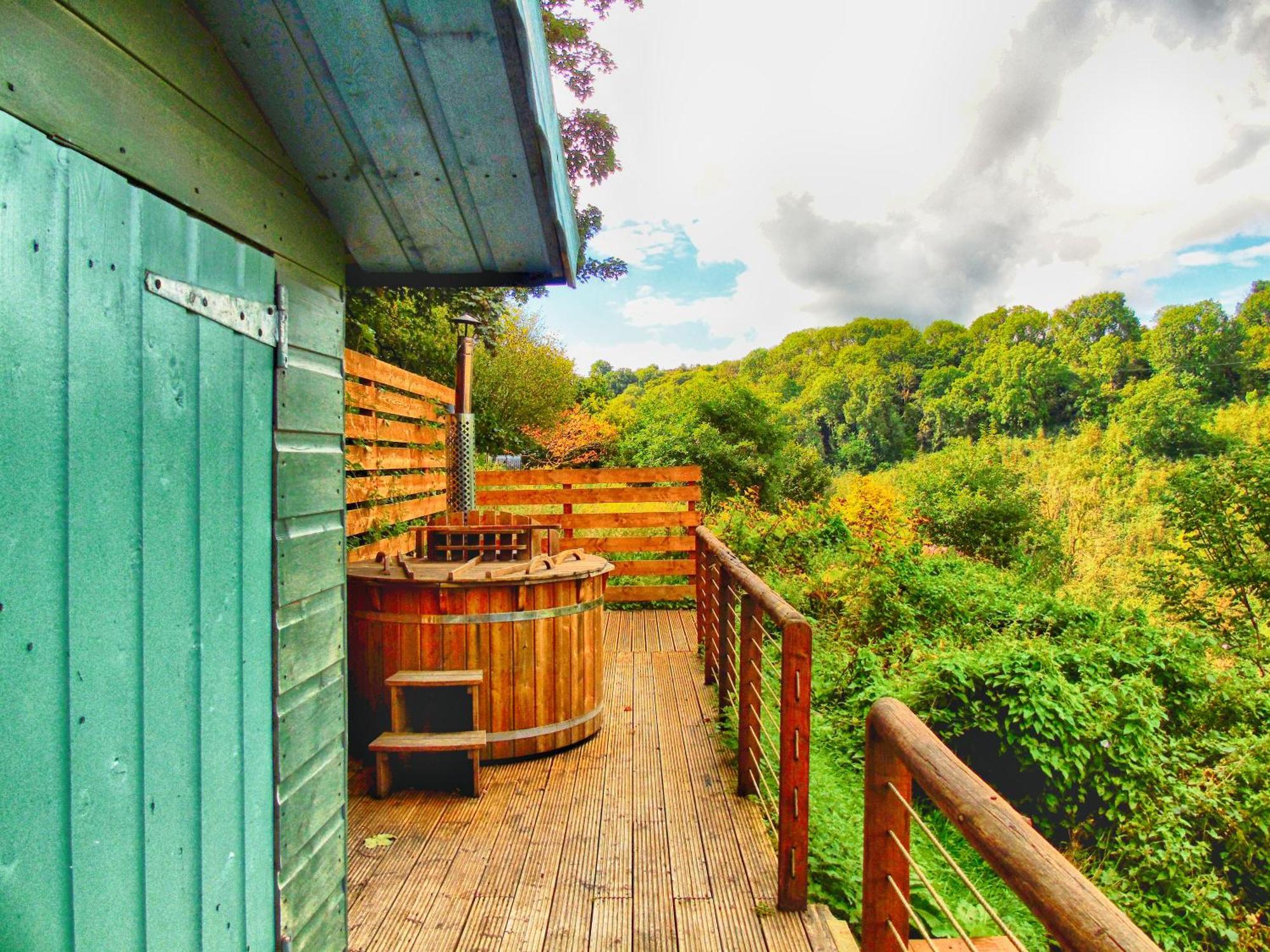 Ceridwen Glamping, Double Decker Bus And Yurts Hotel Llandysul Екстериор снимка