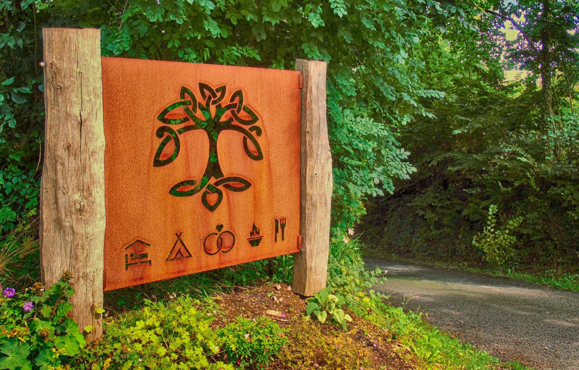 Ceridwen Glamping, Double Decker Bus And Yurts Hotel Llandysul Екстериор снимка