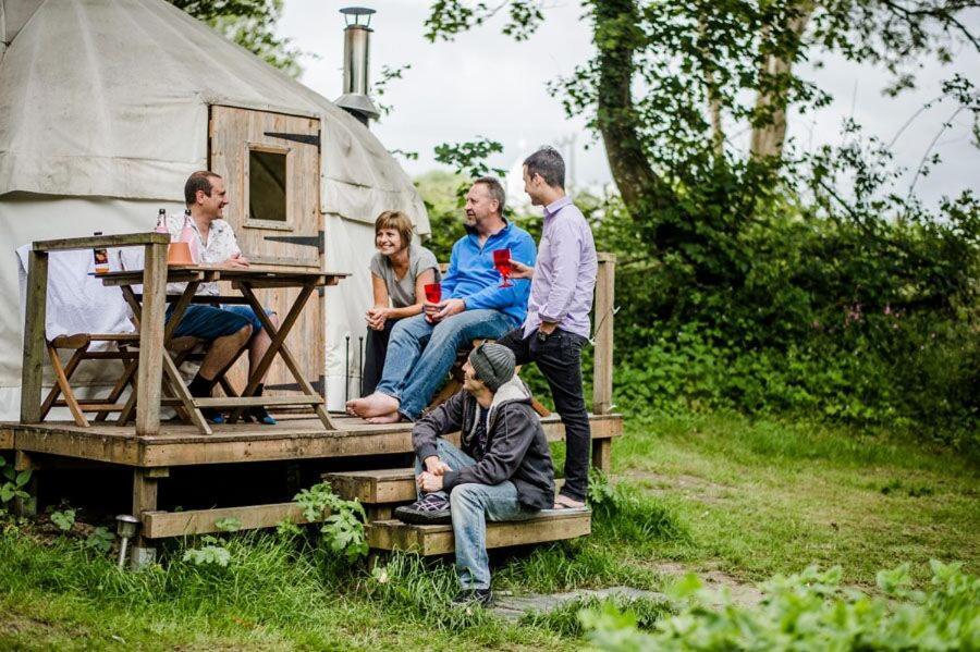 Ceridwen Glamping, Double Decker Bus And Yurts Hotel Llandysul Екстериор снимка