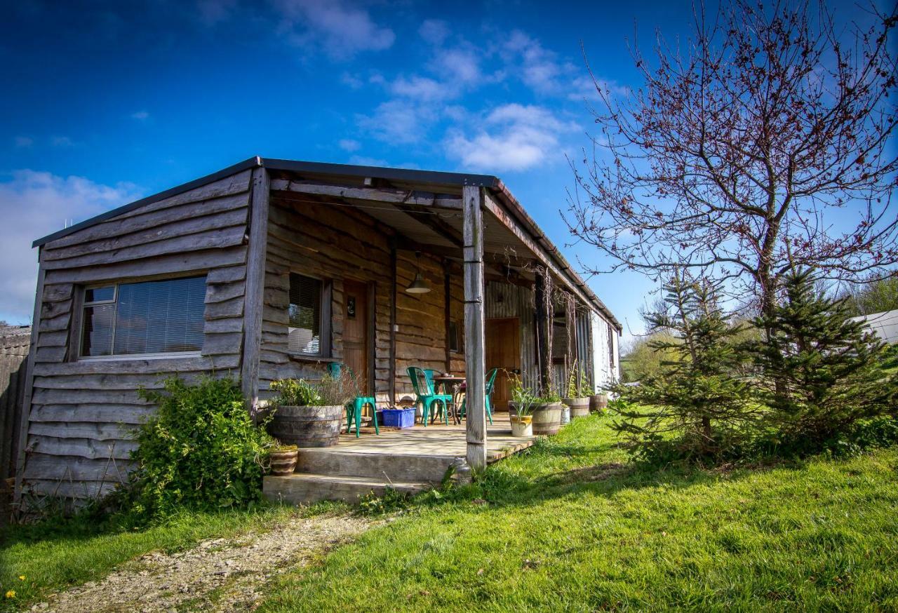 Ceridwen Glamping, Double Decker Bus And Yurts Hotel Llandysul Екстериор снимка