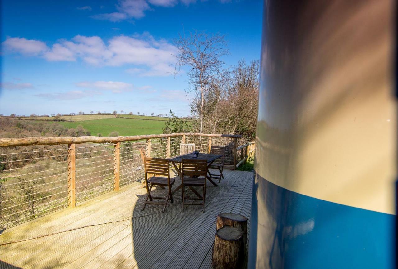 Ceridwen Glamping, Double Decker Bus And Yurts Hotel Llandysul Екстериор снимка